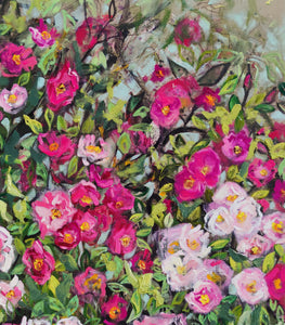 Wildrosenstrauch – Ausdrucksstarkes Blumenbild mit rosa Rosen auf Leinwand
