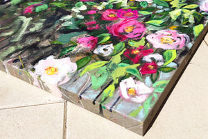 Wildrosenstrauch – Ausdrucksstarkes Blumenbild mit rosa Rosen auf Leinwand