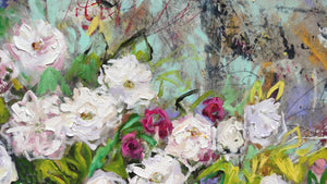 Sommerrosen-Kaskade - Ölgemälde mit rosa und weißen Blumen in einem Gartenkübel