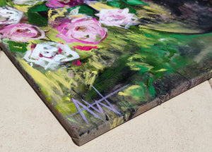Sommerrosen-Kaskade - Ölgemälde mit rosa und weißen Blumen in einem Gartenkübel