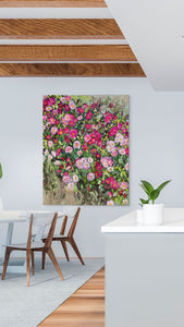 Wildrosenstrauch – Ausdrucksstarkes Blumenbild mit rosa Rosen auf Leinwand