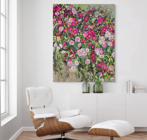 Wildrosenstrauch – Ausdrucksstarkes Blumenbild mit rosa Rosen auf Leinwand