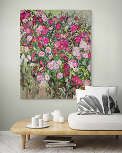 Wildrosenstrauch – Ausdrucksstarkes Blumenbild mit rosa Rosen auf Leinwand