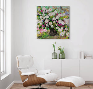 Sommerrosen-Kaskade - Ölgemälde mit rosa und weißen Blumen in einem Gartenkübel